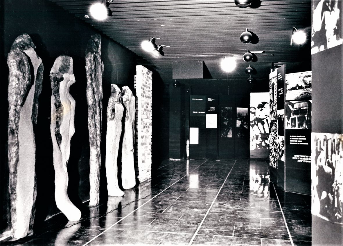 01 Non-omnis moriar, Auschwitz-Birkenau Museum, 1986 _mini