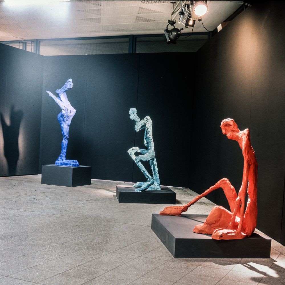 04 One-legged, Organism, Seated, Am Turm Gallery, Berlin 1989_mini